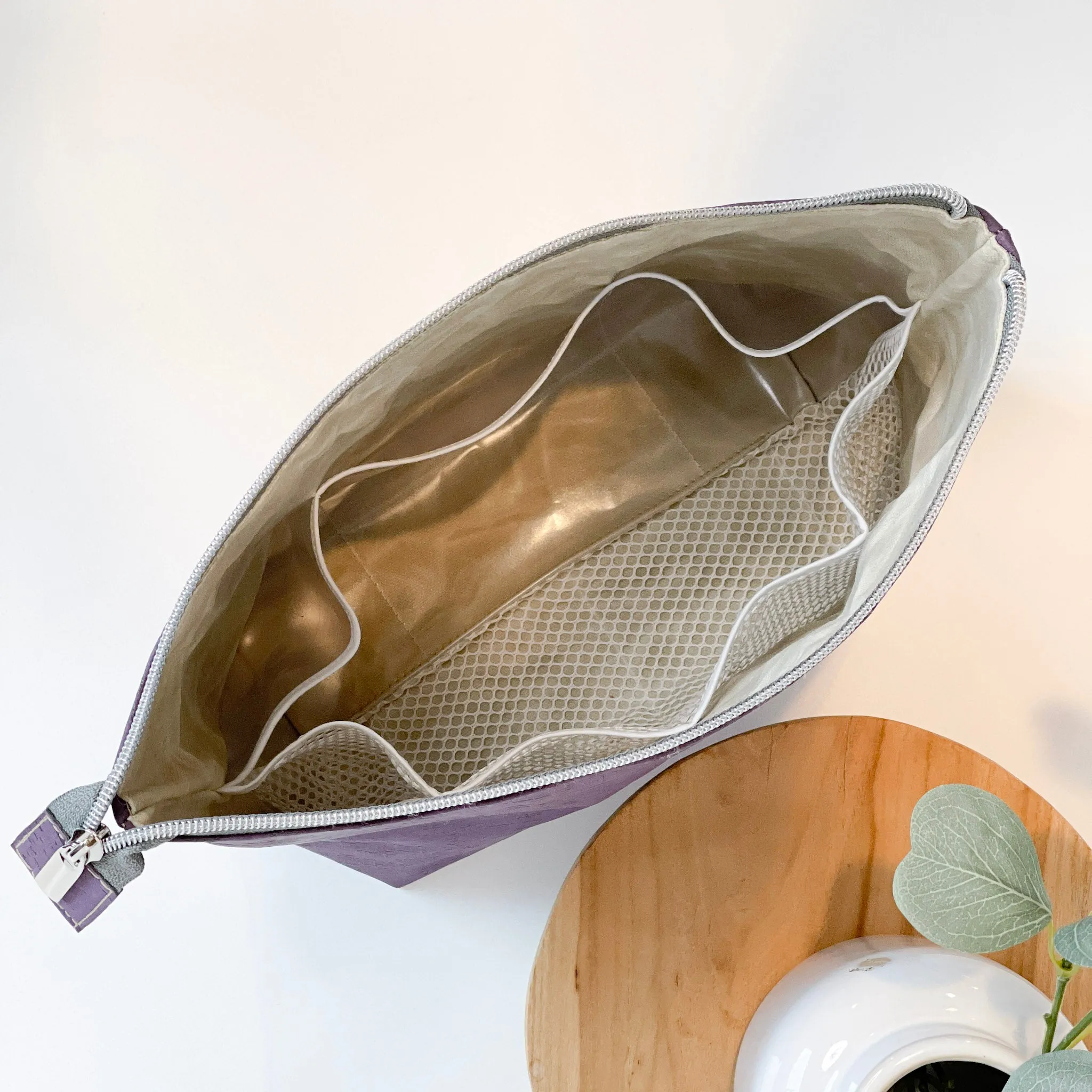 ADVENTURER cosmetics bag | AMETHYST