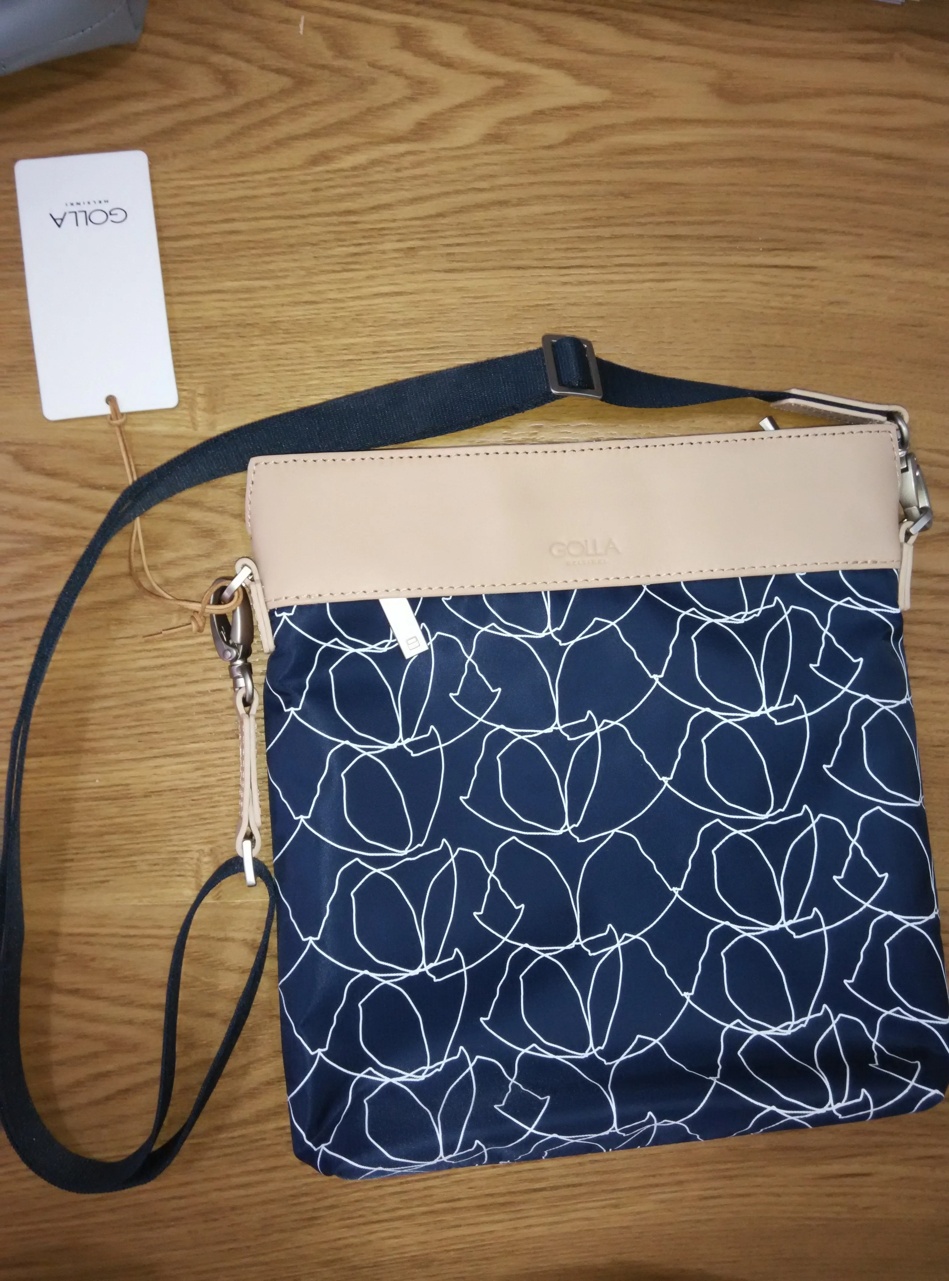 GOLLA | Canvas Crossbody Bag | Solina