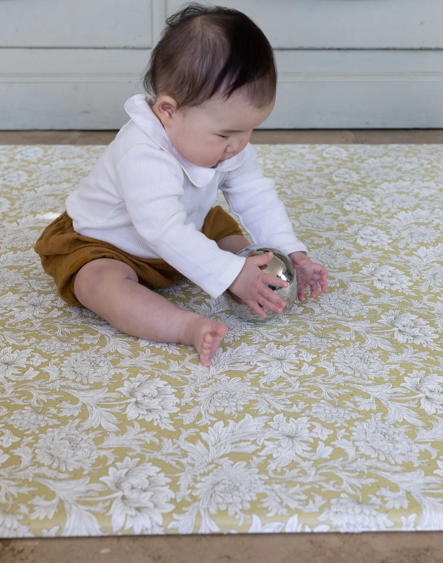 Morris & Co. The Chrysanthemum Playmat