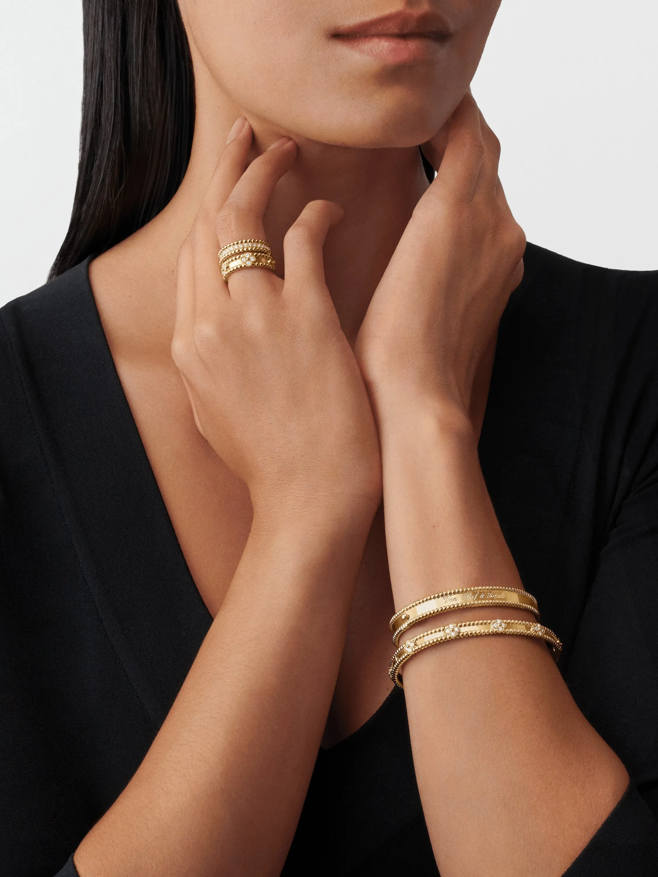 Perlée Signature Bracelet, Medium Model
