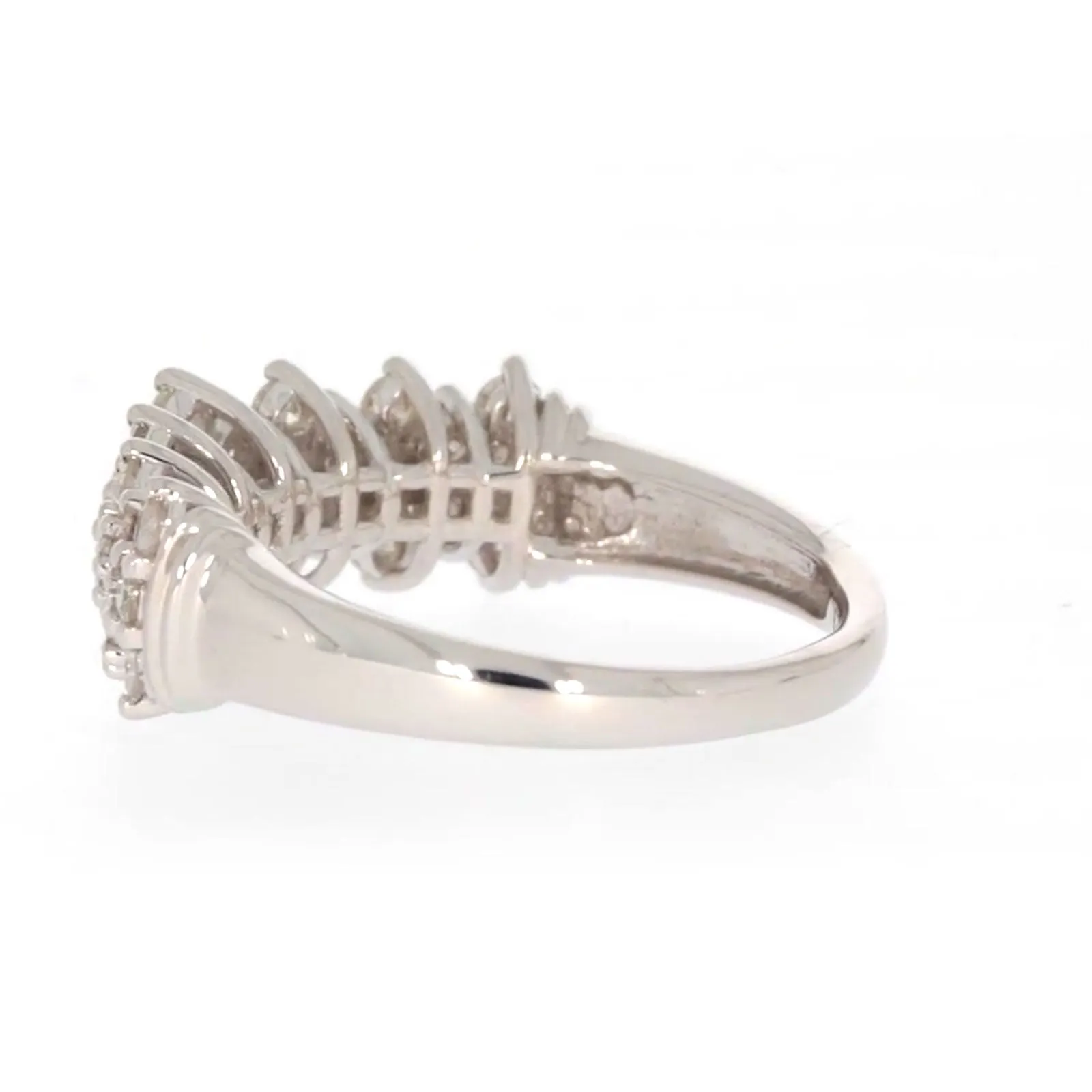 Sterling Silver Round Brilliant Cut 1 Carat tw of Diamonds Ring