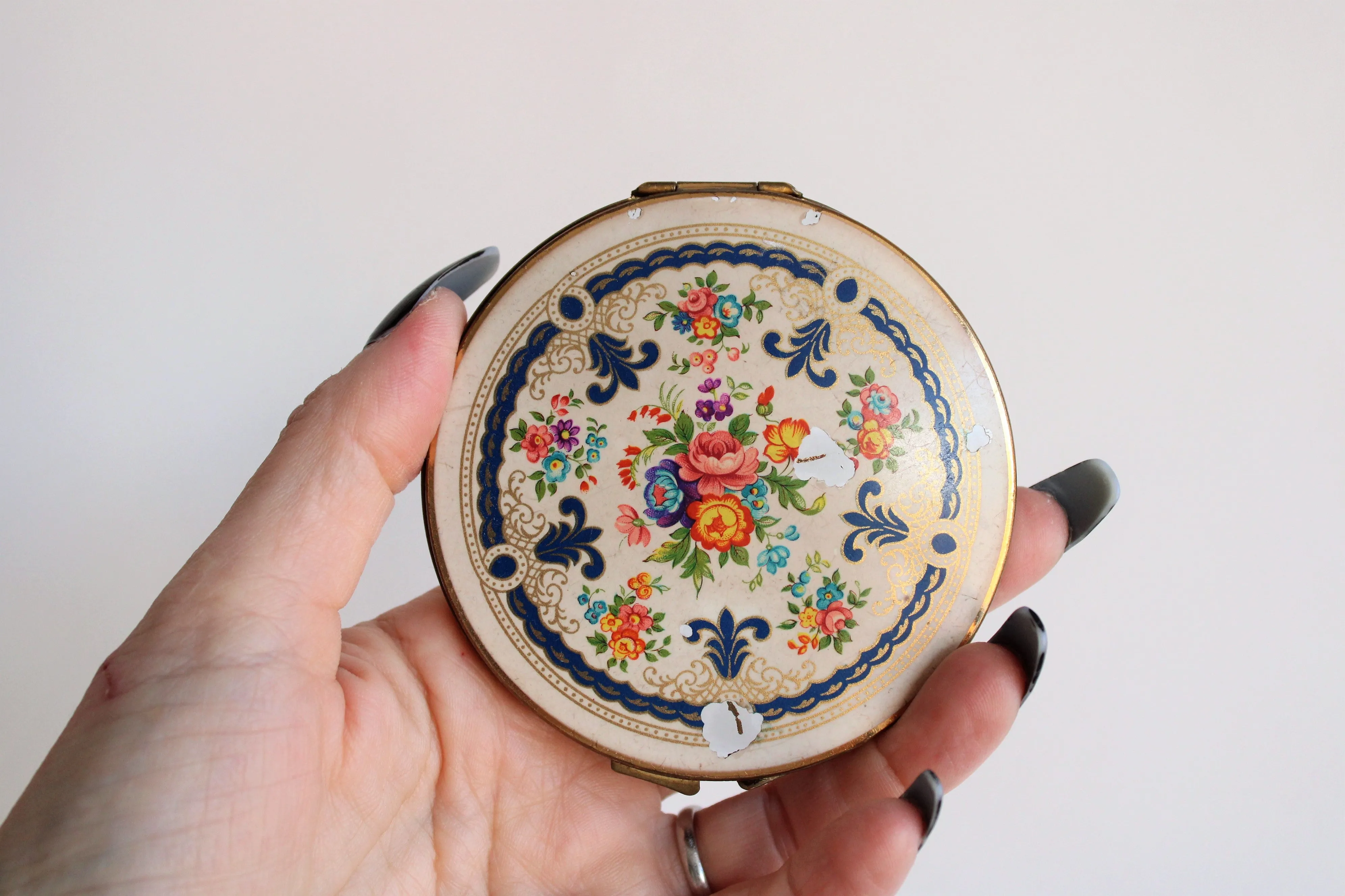 Vintage 1950s 1960s Stratton Enamel Compact
