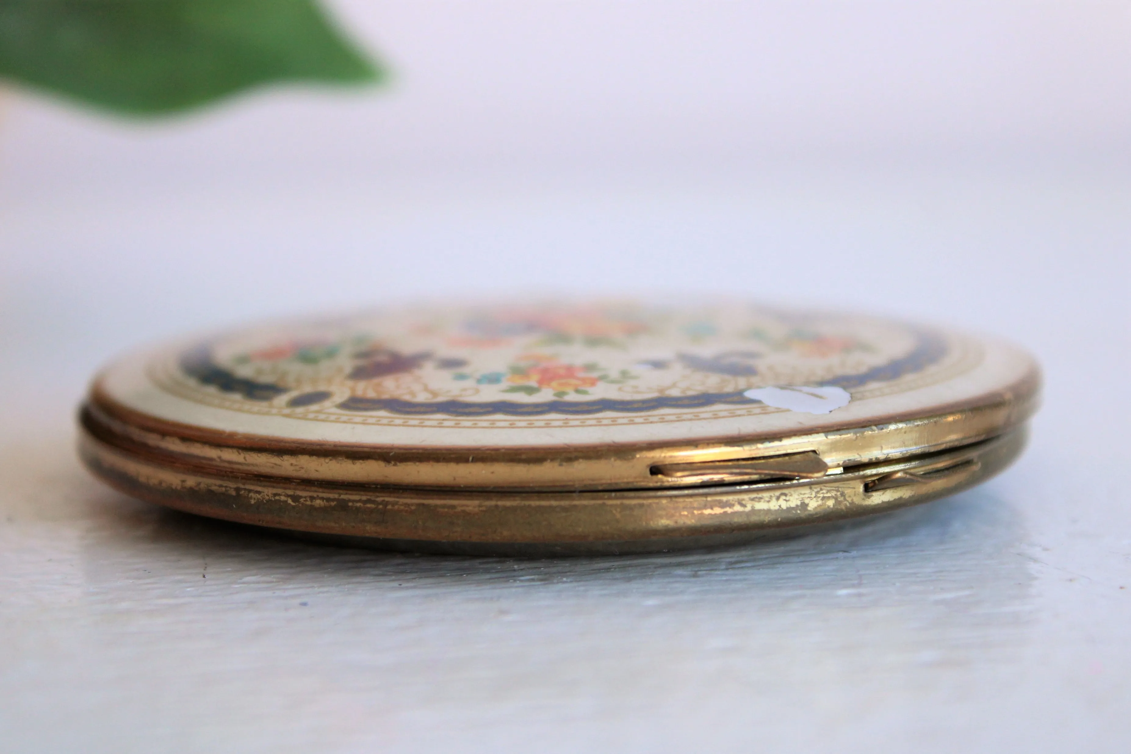 Vintage 1950s 1960s Stratton Enamel Compact